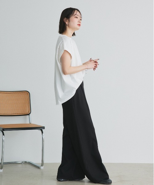 ad thie(アドティエ)の「バックギャザー フレンチスリーブ Tシャツ(Tシャツ/カットソー・レディース・チャコール/ネイビー/オフホワイト/ナチュラル/ブラック・FREE)」の12枚目の写真
