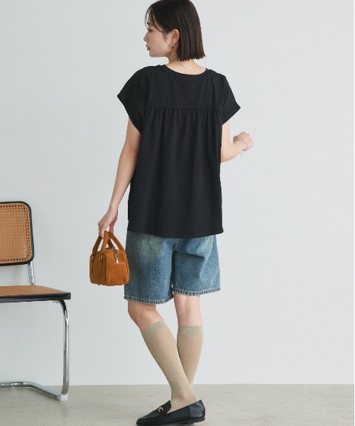 ad thie(アドティエ)の「バックギャザー フレンチスリーブ Tシャツ(Tシャツ/カットソー・レディース・チャコール/ネイビー/オフホワイト/ナチュラル/ブラック・FREE)」の16枚目の写真