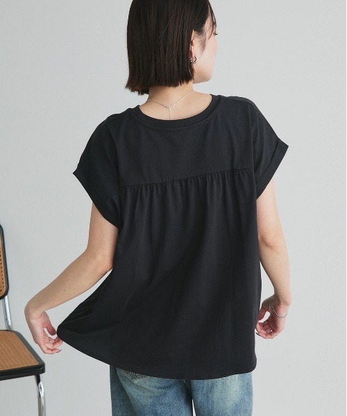 ad thie(アドティエ)の「バックギャザー フレンチスリーブ Tシャツ(Tシャツ/カットソー・レディース・チャコール/ネイビー/オフホワイト/ナチュラル/ブラック・FREE)」の22枚目の写真