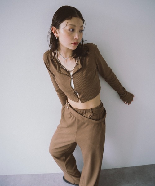 HANNE(アン)の「ショルダーベルトリブパンツ(その他パンツ・レディース・ベージュ/ブラック・SMALL/MEDIUM)」の6枚目の写真