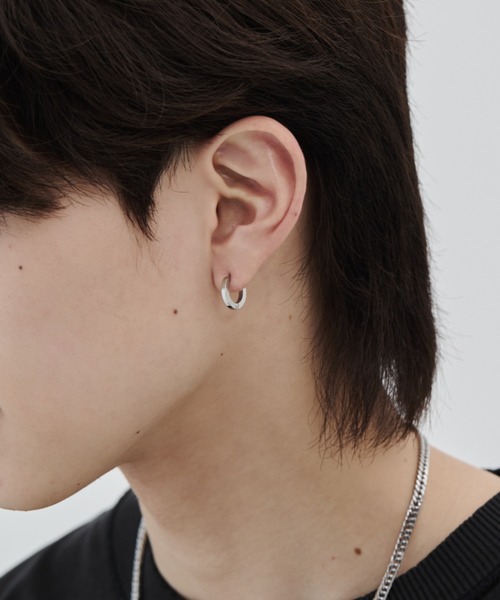 WYZ surgical stainless(ダブリューワイジィーサージカルステンレス)の「【 金属アレルギー対応 】シンプルフープピアス サージカルステンレス (両耳用)直径13mm, 幅2.5mm(ピアス(両耳用)・メンズ・ゴールド/ブラック/シルバー・FREE)」の8枚目の写真