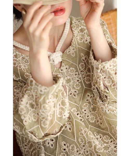 美しさ織りなす花刺繍ロングワンピース（ワンピース）｜CAWAII