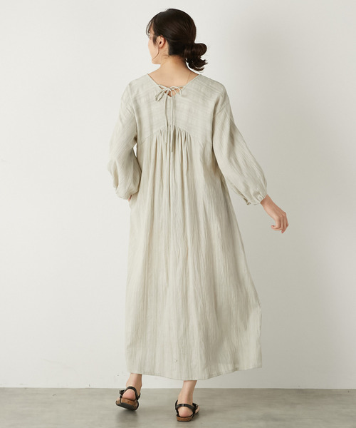 LOGEMENT DE CLAIRE（ロジュモンドクレール）の「【LOURMARIN】Vネックタックワンピース（ワンピース・レディース・ライトベージュ/ラベンダー/ライトグレー・FREE）」の5枚目の写真