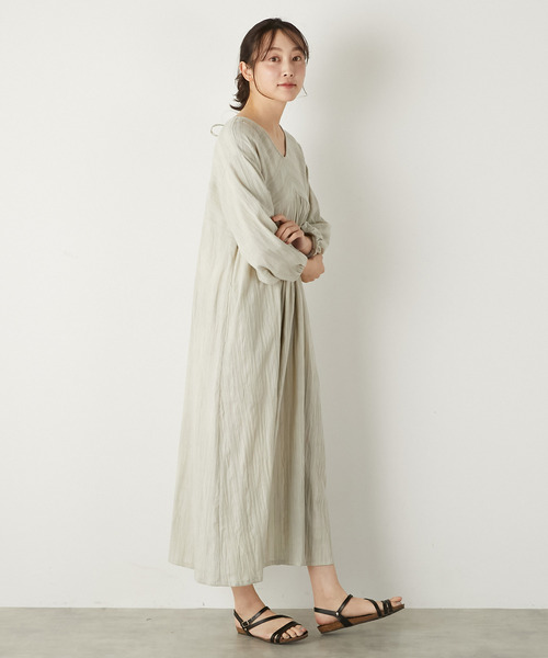 LOGEMENT DE CLAIRE（ロジュモンドクレール）の「【LOURMARIN】Vネックタックワンピース（ワンピース・レディース・ライトベージュ/ラベンダー/ライトグレー・FREE）」の7枚目の写真