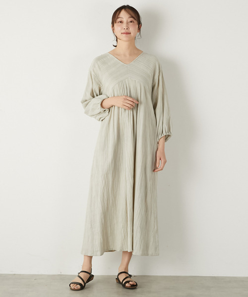 LOGEMENT DE CLAIRE（ロジュモンドクレール）の「【LOURMARIN】Vネックタックワンピース（ワンピース・レディース・ライトベージュ/ラベンダー/ライトグレー・FREE）」の8枚目の写真