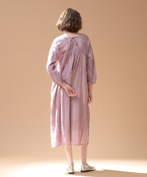 LOGEMENT DE CLAIRE（ロジュモンドクレール）の「【LOURMARIN】Vネックタックワンピース（ワンピース・レディース・ライトベージュ/ラベンダー/ライトグレー・FREE）」の11枚目の写真
