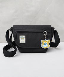UCLA（ユーシーエルエー）の「UCLA 縦型  フラップ ミニショルダーバッグ ジョー ラバーチャーム付き（ショルダーバッグ）」