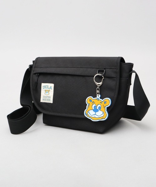 UCLA(ユーシーエルエー)の「UCLA 縦型 フラップ ミニショルダーバッグ ジョー ラバーチャーム付き(ショルダーバッグ・メンズ・ブラック・FREE)」の12枚目の写真