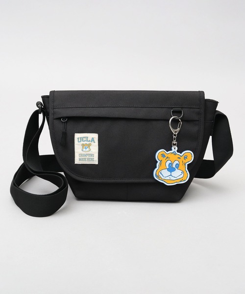 UCLA(ユーシーエルエー)の「UCLA 縦型 フラップ ミニショルダーバッグ ジョー ラバーチャーム付き(ショルダーバッグ・メンズ・ブラック・FREE)」の18枚目の写真