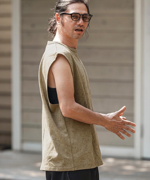 CAMBIO（カンビオ）の「mta566- Uneven Dyed Print Sleeveless Cut sew ノースリーブカットソー（タンクトップ・メンズ・ブラック/レッド/カーキ・M/L）」の16枚目の写真