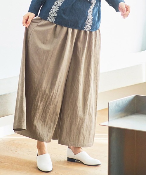 and myera(アンド マイラ)の「and myera 大人なキュロットパンツ(その他パンツ・レディース・ベージュ・L/M/LL/S)」の1枚目の写真