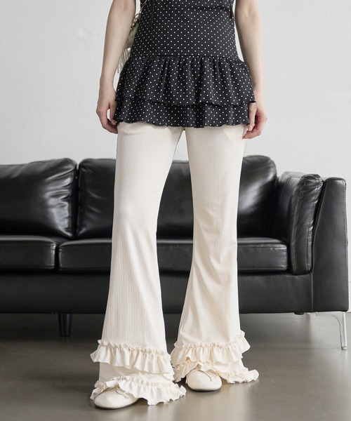 UNE MANSION(ユヌマンション)の「【レイヤード用パンツ】ユニークティアードバレエコアフリルリブハイウエストブーツカットロングパンツ(その他パンツ・レディース・ブラック/クリーム・FREE)」の1枚目の写真