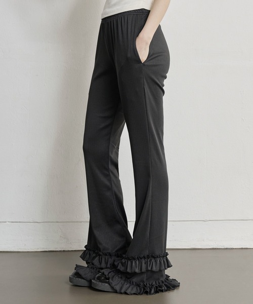 UNE MANSION(ユヌマンション)の「【レイヤード用パンツ】ユニークティアードバレエコアフリルリブハイウエストブーツカットロングパンツ(その他パンツ・レディース・ブラック/クリーム・FREE)」の5枚目の写真