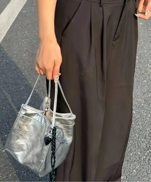 NOLITA LABORATORY(ノリータラボラトリー)の「【 NOLITA / ノリータ 】チャーム付き ミニ トートバッグ(トートバッグ・レディース・シルバー/シルバー系その他/ブラック・FREE)」の5枚目の写真