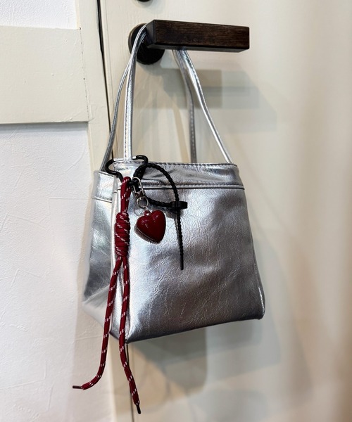 NOLITA LABORATORY(ノリータラボラトリー)の「【 NOLITA / ノリータ 】チャーム付き ミニ トートバッグ(トートバッグ・レディース・シルバー/シルバー系その他/ブラック・FREE)」の11枚目の写真
