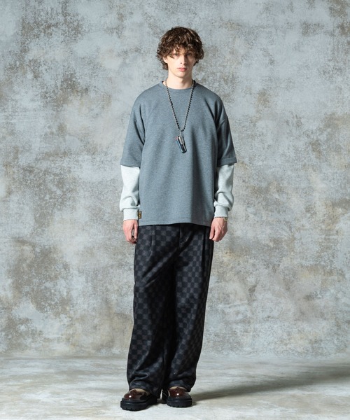 glamb（グラム）の「Smooth Sweat Pullover / スムーススウェットプルオーバー（Tシャツ/カットソー・メンズ・レッド/グレー/ブラック・S/M/L）」の13枚目の写真