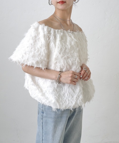 COLONY 2139(コロニートゥーワンスリーナイン)の「フリンジジャガード5分袖オフショルトップス(その他トップス・レディース・ホワイト/ブラック/ピンク・FREE)」の5枚目の写真