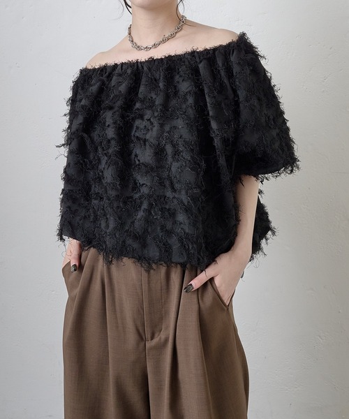 COLONY 2139(コロニートゥーワンスリーナイン)の「フリンジジャガード5分袖オフショルトップス(その他トップス・レディース・ホワイト/ブラック/ピンク・FREE)」の12枚目の写真