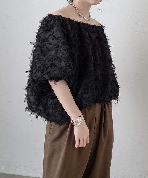 COLONY 2139(コロニートゥーワンスリーナイン)の「フリンジジャガード5分袖オフショルトップス(その他トップス・レディース・ホワイト/ブラック/ピンク・FREE)」の14枚目の写真