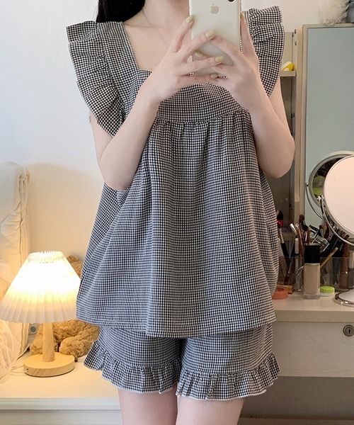 DAY CLOSET(デイ クローゼット)の「レディース 肩フリルチュニック風トップス+ショートパンツ ルームウェア上下2点セット(ルームウェア/パジャマ・レディース・ライトブルー/ブラック/マスタード/ピンク・L/M)」の2枚目の写真