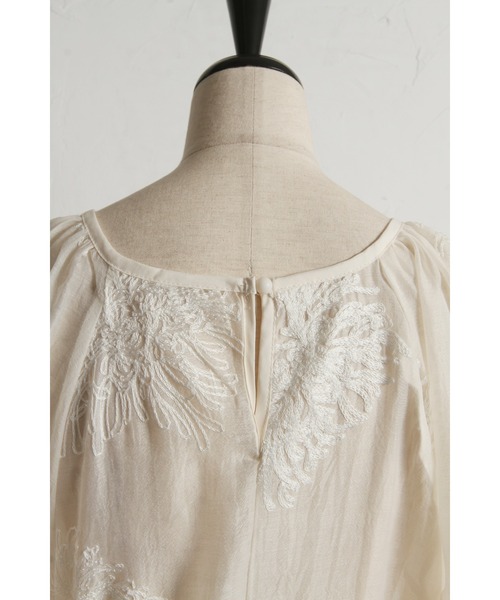 &. NOSTALGIA（アンドドットノスタルジア）の「【ZOZO限定】ボタニカル刺繍シアーチュニック（チュニック・レディース・ブラック/アイボリー・M）」の21枚目の写真