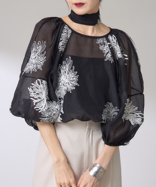 &. NOSTALGIA（アンドドットノスタルジア）の「【ZOZO限定】ボタニカル刺繍シアーチュニック（チュニック・レディース・ブラック/アイボリー・M）」の4枚目の写真