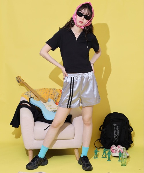 NERDY(ノルディ)の「グロッシートラックショートパンツ(その他パンツ・レディース・シルバー/ブラック/レッド・M/S/SS)」の3枚目の写真