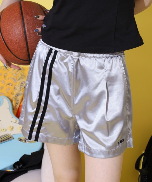 NERDY(ノルディ)の「グロッシートラックショートパンツ(その他パンツ・レディース・シルバー/ブラック/レッド・M/S/SS)」の9枚目の写真