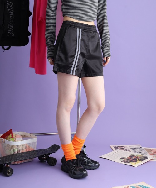 NERDY(ノルディ)の「グロッシートラックショートパンツ(その他パンツ・レディース・シルバー/ブラック/レッド・M/S/SS)」の21枚目の写真