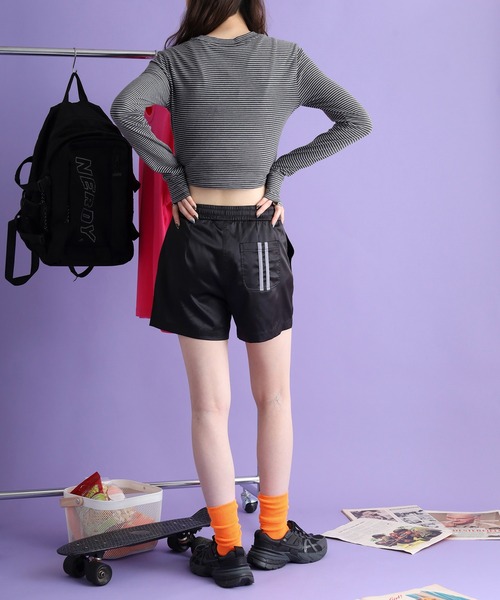 NERDY(ノルディ)の「グロッシートラックショートパンツ(その他パンツ・レディース・シルバー/ブラック/レッド・M/S/SS)」の5枚目の写真