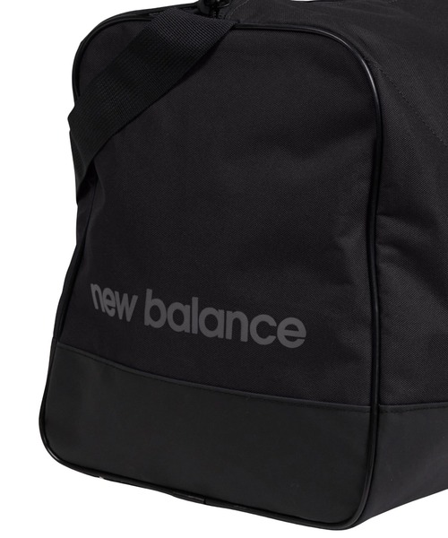 NEW BALANCE(ニューバランス)の「Essential ミディアムダッフルバッグ(ボストンバッグ・メンズ・ネイビー/ブラック・ONE SIZE)」の4枚目の写真