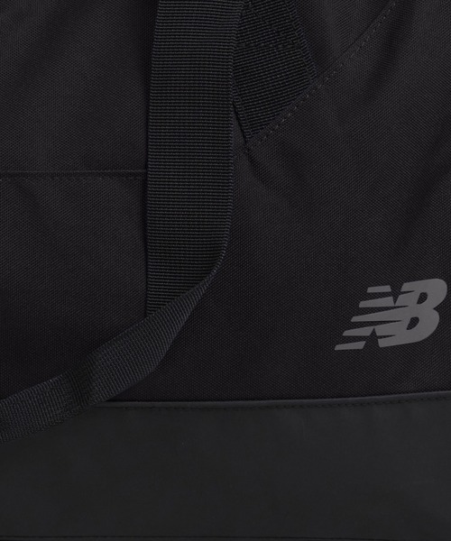 NEW BALANCE(ニューバランス)の「Essential ミディアムダッフルバッグ(ボストンバッグ・メンズ・ネイビー/ブラック・ONE SIZE)」の6枚目の写真