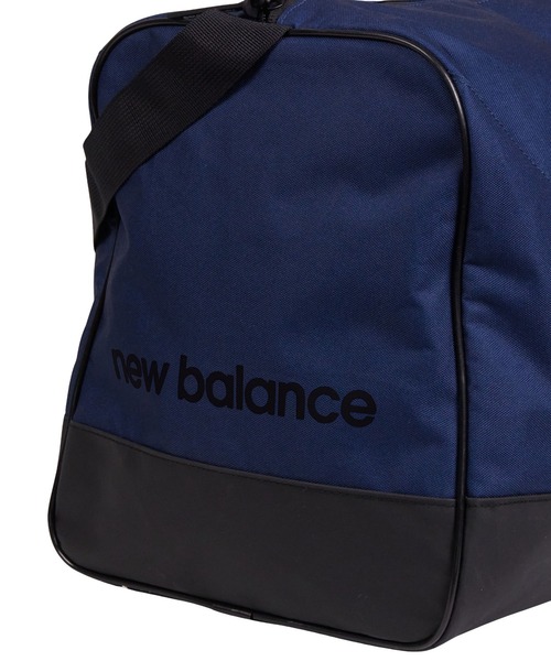 NEW BALANCE(ニューバランス)の「Essential ミディアムダッフルバッグ(ボストンバッグ・メンズ・ネイビー/ブラック・ONE SIZE)」の9枚目の写真