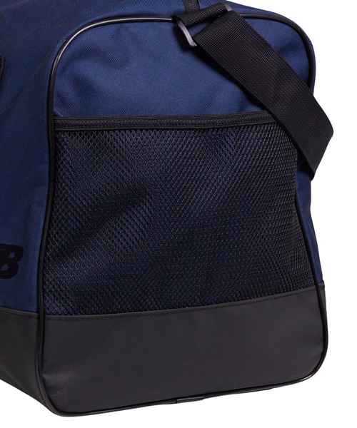 NEW BALANCE(ニューバランス)の「Essential ミディアムダッフルバッグ(ボストンバッグ・メンズ・ネイビー/ブラック・ONE SIZE)」の10枚目の写真