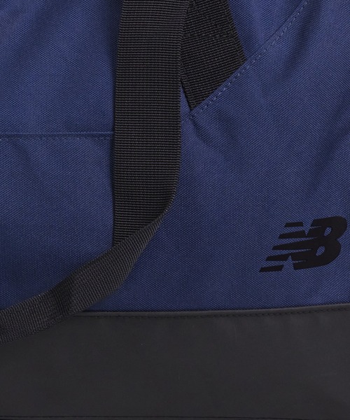 NEW BALANCE(ニューバランス)の「Essential ミディアムダッフルバッグ(ボストンバッグ・メンズ・ネイビー/ブラック・ONE SIZE)」の11枚目の写真