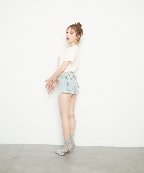 TITTY&CO.（ティティーアンドコー）の「バックリボンショートパンツ（デニムパンツ・レディース・ブルー/ホワイト/ブラック・MEDIUM/SMALL）」の4枚目の写真
