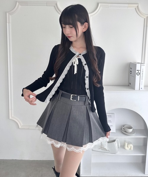 Loueme(ルエム)の「ベルト付き裾レースプリーツミニスカパン(スカート・レディース・ホワイト/グレー/ブラック・M)」の5枚目の写真