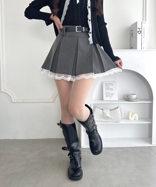 Loueme(ルエム)の「ベルト付き裾レースプリーツミニスカパン(スカート・レディース・ホワイト/グレー/ブラック・M)」の11枚目の写真