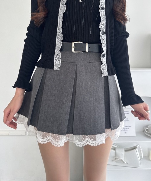Loueme(ルエム)の「ベルト付き裾レースプリーツミニスカパン(スカート・レディース・ホワイト/グレー/ブラック・M)」の4枚目の写真