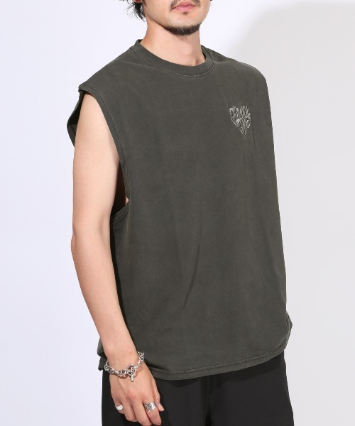 LUXSTYLE(ラグスタイル)の「ピグメントハードウォッシュハートロゴ刺繍スリーブレスTシャツ(Tシャツ/カットソー・メンズ・ブラック系その他/ブラック系その他2・S/XL/L/M)」の1枚目の写真