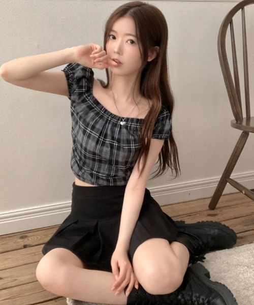 .KOM(ドットコム)の「A'GEM/9 × .kom 『.KOM/ドットケーオーエム』ギンガムチェックオフショルブラウス(Tシャツ/カットソー・レディース・ブラック・FREE)」の13枚目の写真