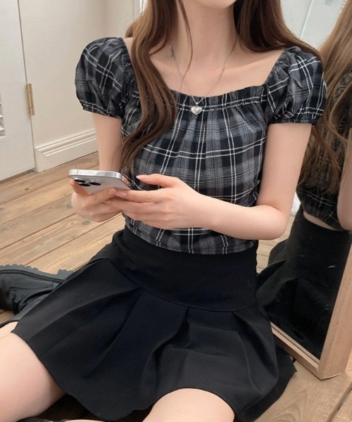 .KOM(ドットコム)の「A'GEM/9 × .kom 『.KOM/ドットケーオーエム』ギンガムチェックオフショルブラウス(Tシャツ/カットソー・レディース・ブラック・FREE)」の7枚目の写真