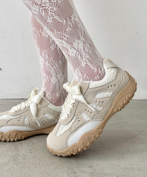 SOLLON.(ソルロン)の「【靴紐2種set】ボリュームソールレーススニーカー(スニーカー・レディース・ベージュ/ホワイト/シルバー・24.5cm/23.5cm/22.5cm)」の2枚目の写真
