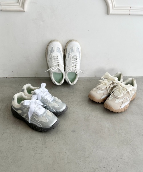 SOLLON.(ソルロン)の「【靴紐2種set】ボリュームソールレーススニーカー(スニーカー・レディース・ベージュ/ホワイト/シルバー・24.5cm/23.5cm/22.5cm)」の4枚目の写真