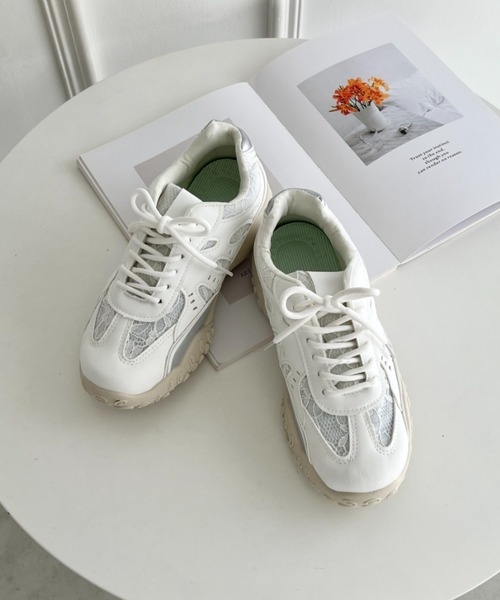 SOLLON.(ソルロン)の「【靴紐2種set】ボリュームソールレーススニーカー(スニーカー・レディース・ベージュ/ホワイト/シルバー・24.5cm/23.5cm/22.5cm)」の11枚目の写真