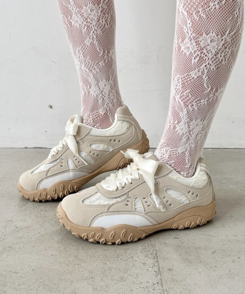 SOLLON.(ソルロン)の「【靴紐2種set】ボリュームソールレーススニーカー(スニーカー・レディース・ベージュ/ホワイト/シルバー・24.5cm/23.5cm/22.5cm)」の22枚目の写真