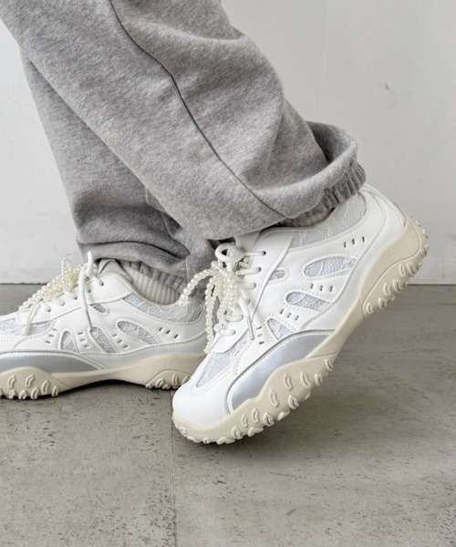 SOLLON.(ソルロン)の「【靴紐2種set】ボリュームソールレーススニーカー(スニーカー・レディース・ベージュ/ホワイト/シルバー・24.5cm/23.5cm/22.5cm)」の7枚目の写真