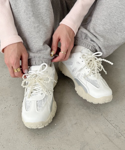 SOLLON.(ソルロン)の「【靴紐2種set】ボリュームソールレーススニーカー(スニーカー・レディース・ベージュ/ホワイト/シルバー・24.5cm/23.5cm/22.5cm)」の6枚目の写真