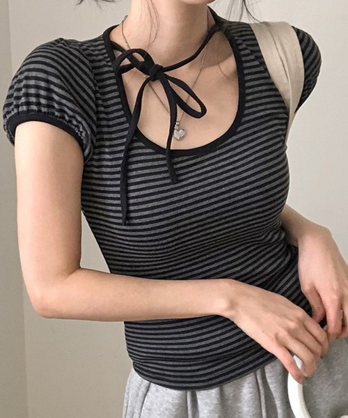 LAC-VERT(ラック・ヴェール)の「チョーカートップス / パフスリーブボーダーTシャツ(Tシャツ/カットソー・レディース・ブラック・MEDIUM/SMALL)」の1枚目の写真