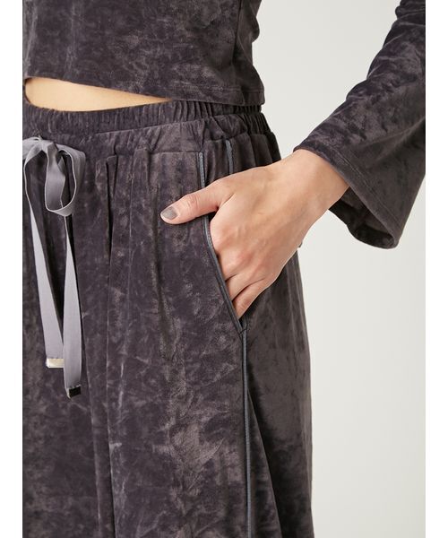 FRAY I.D（フレイアイディー）の「クラッシュベロアドロストワイドパンツ（その他パンツ・レディース・グレー/チャコールグレー/アイボリー・1/0）」の7枚目の写真